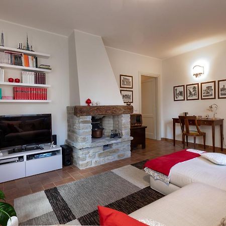 Altra Meta B&B Gubbio Buitenkant foto