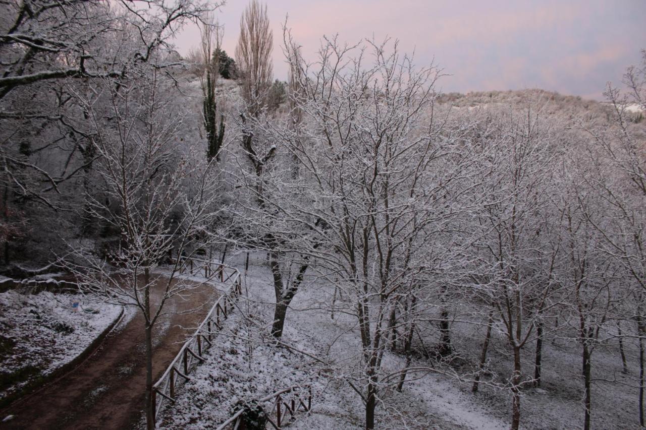 Altra Meta B&B Gubbio Buitenkant foto